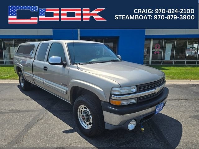 2000 Chevrolet Silverado 2500 HD Base in Gold — front three-quarter view